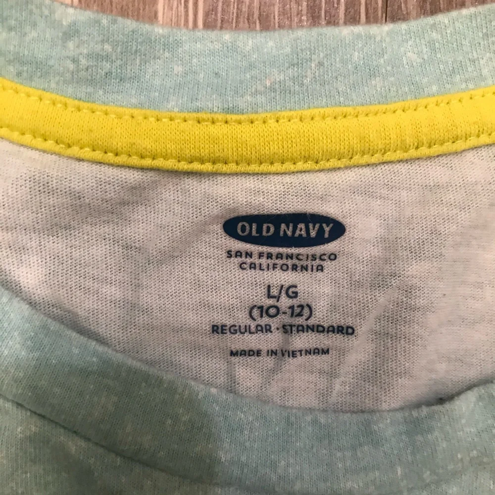 Old Navy Short Sleeve T-Shirt with Chest Pocket Youth Boy’s Size Large (10/12)‎